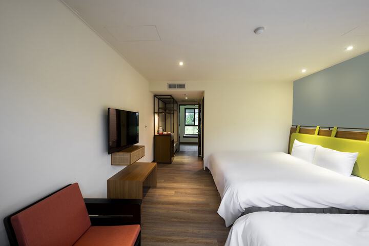 Room 5 of 25