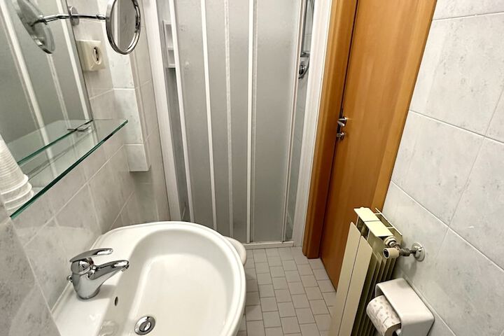 Room 60 of 86