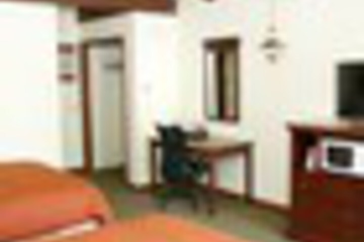 Room 5 of 108