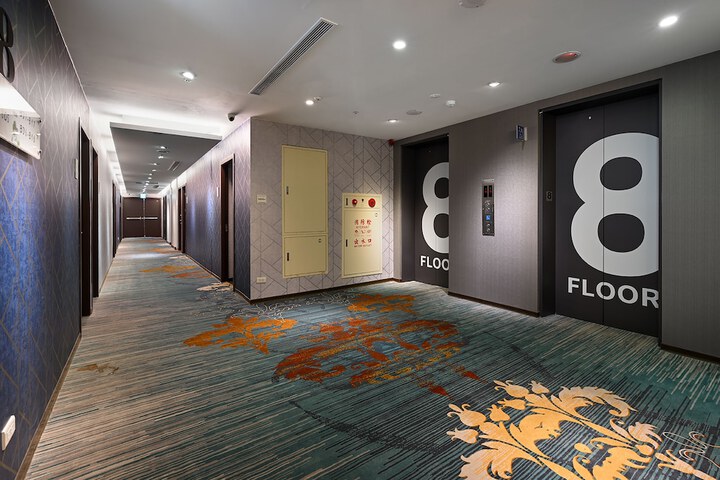 Ballroom/Hall 80 of 86