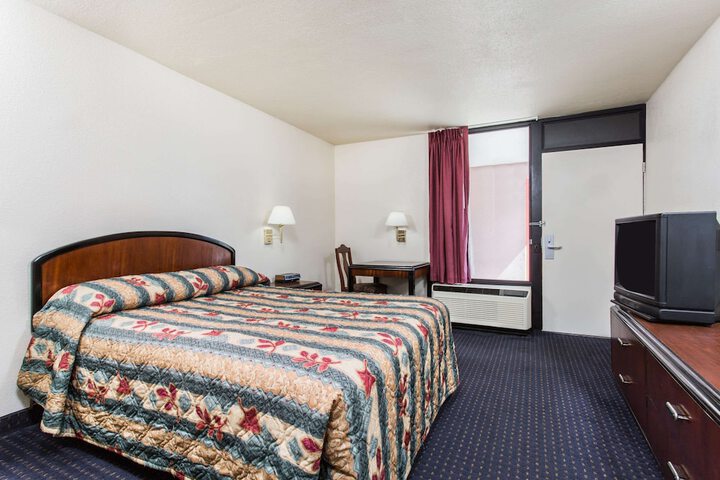1 King Bed Suite (5 of 8)