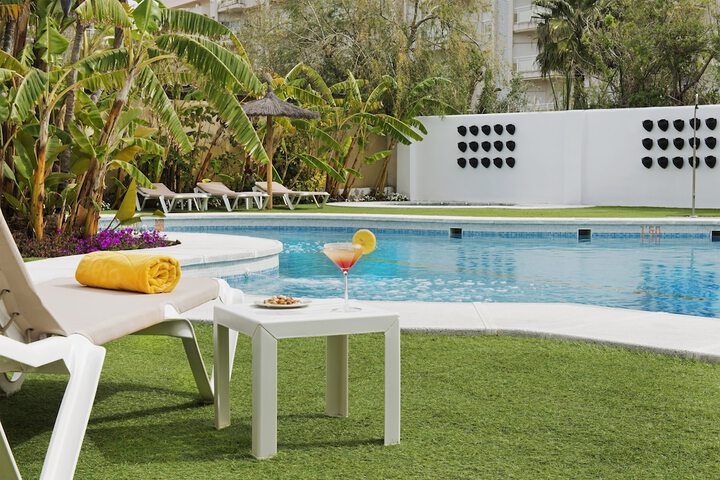 Hotel with Pool