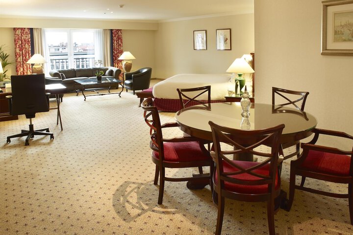 Room 46 of 122