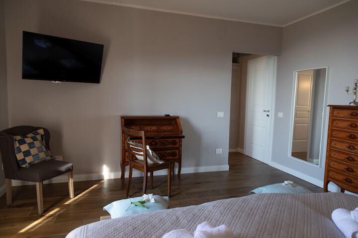 Room 5 of 101