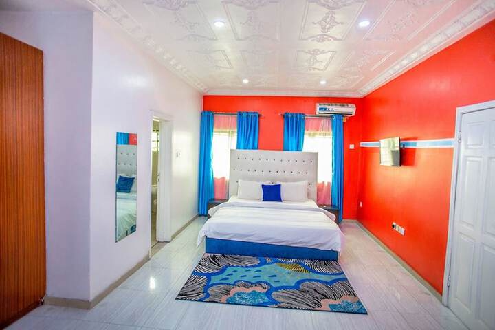 Room 8 of 16