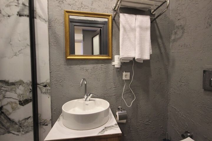 Room 165 of 204