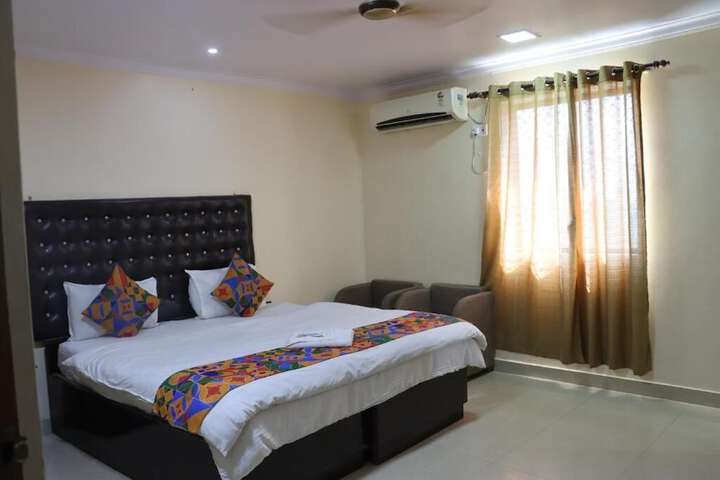 Room 15 of 33