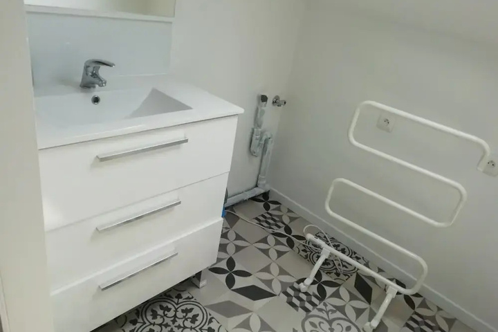 Room 7 of 12