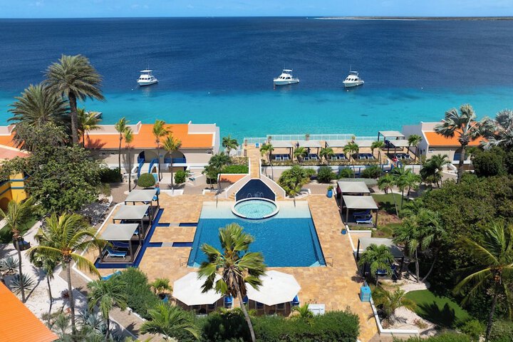 Pool Hotel