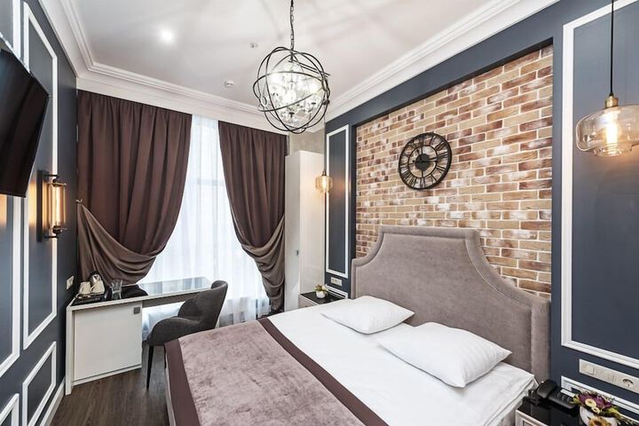Room 8 of 40