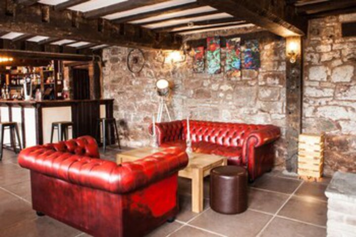 Lounge 3 of 34