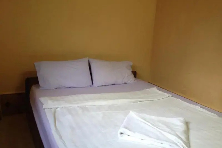 Room 6 of 10