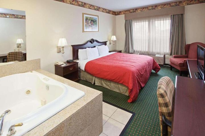 1 King Bed Suite (3 of 9)