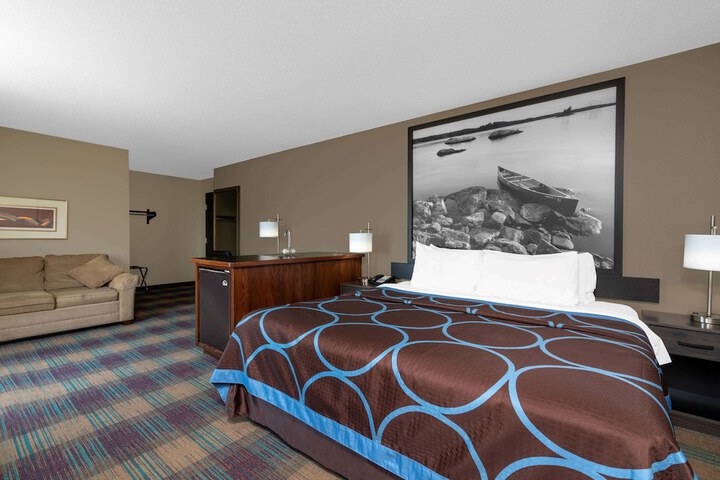 1 King Bed (3 of 18)