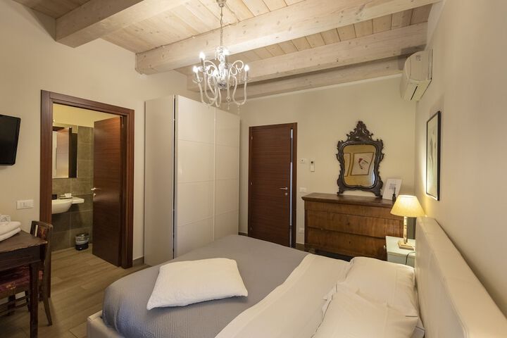 Room 8 of 53