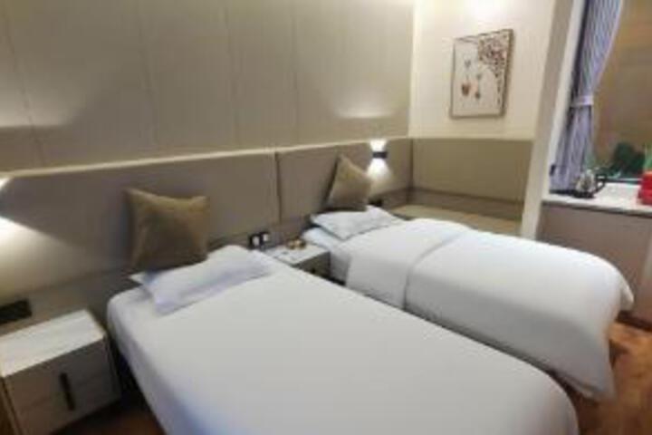 Room 12 of 12