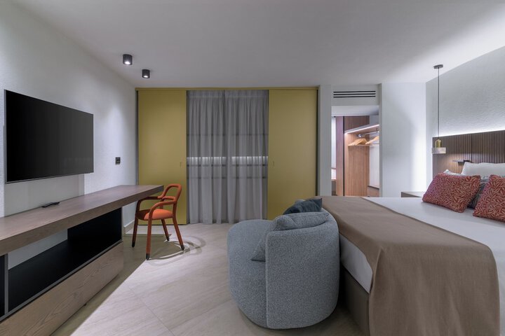 Room 13 of 295