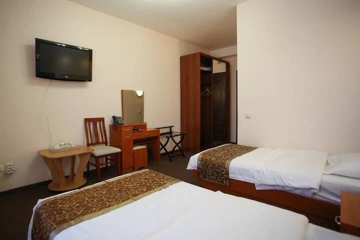 Room 9 of 26