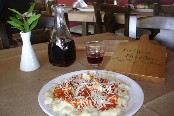 Dining 33 of 54