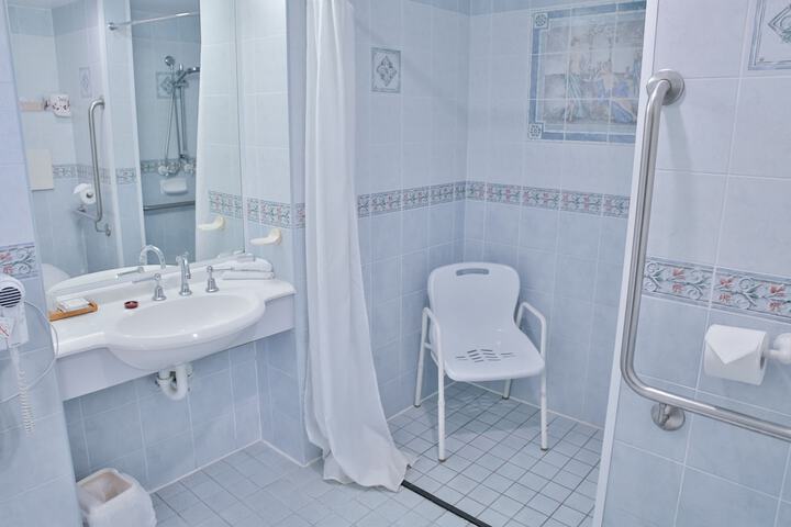 Room 73 of 94