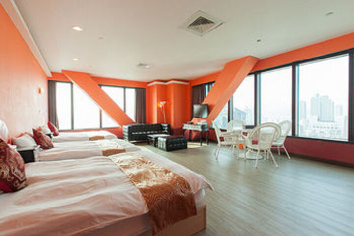 Room 13 of 34