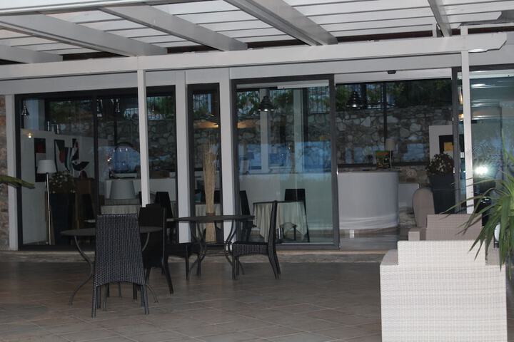 Entrance & Lobby