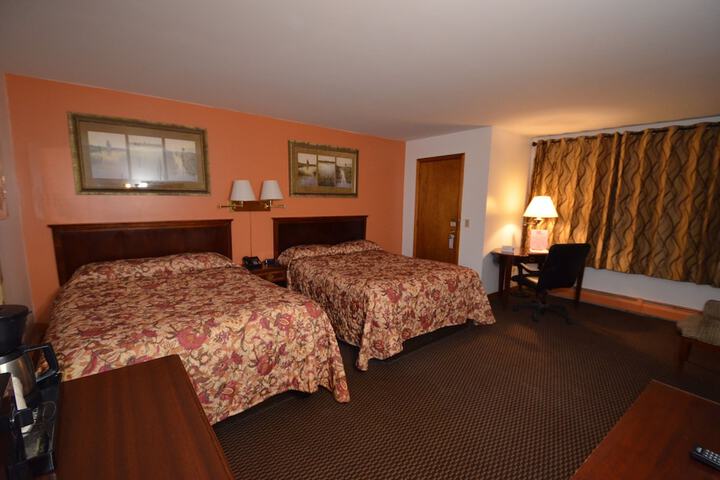 1 Queen Bed (15 of 30)