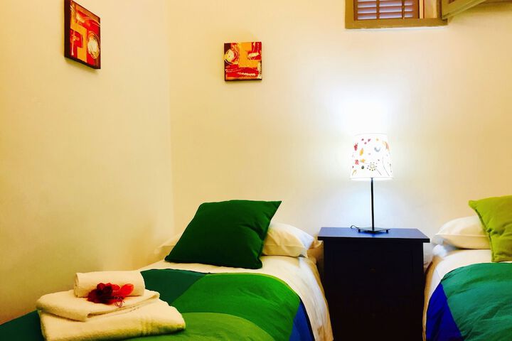 Room 3 of 122