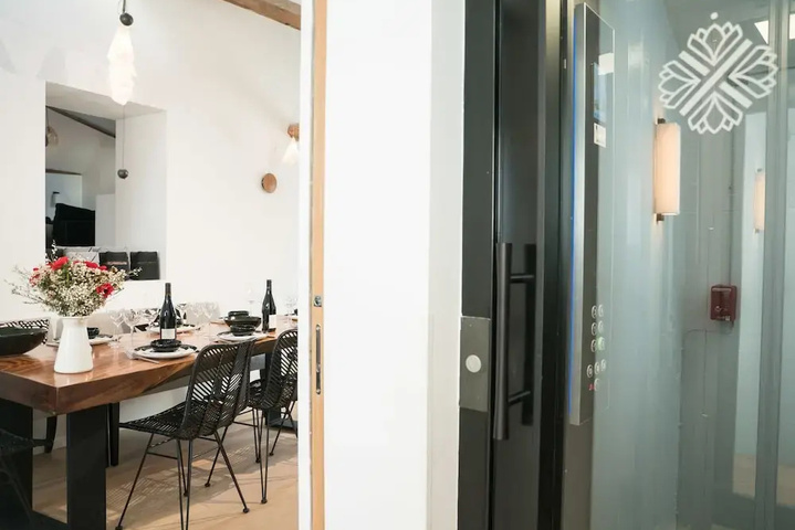 Room 2 of 18