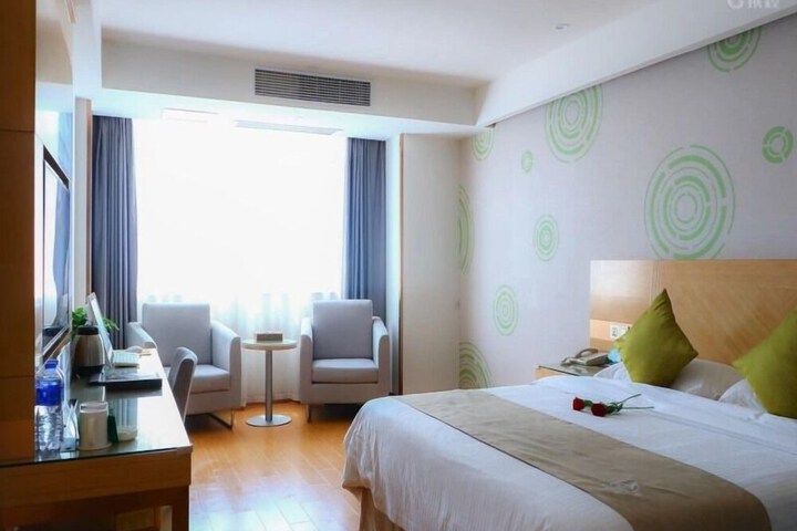 Room 10 of 38