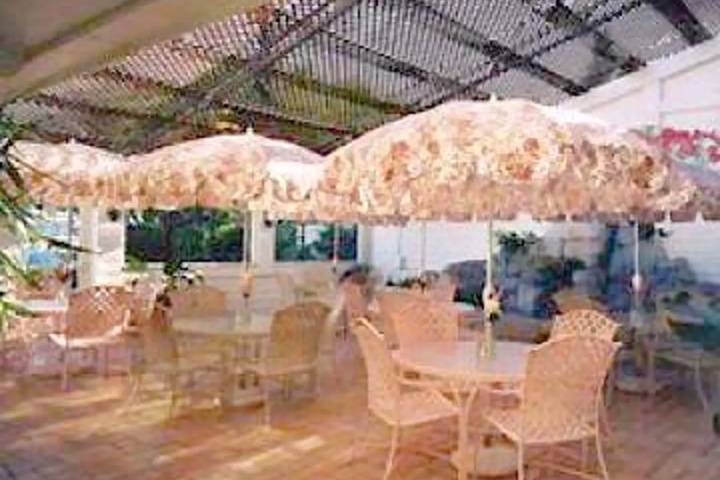 Dining 7 of 9
