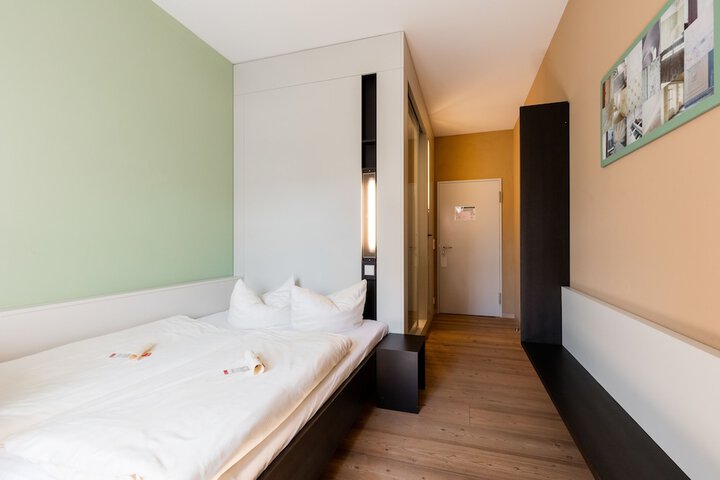 Room 3 of 52