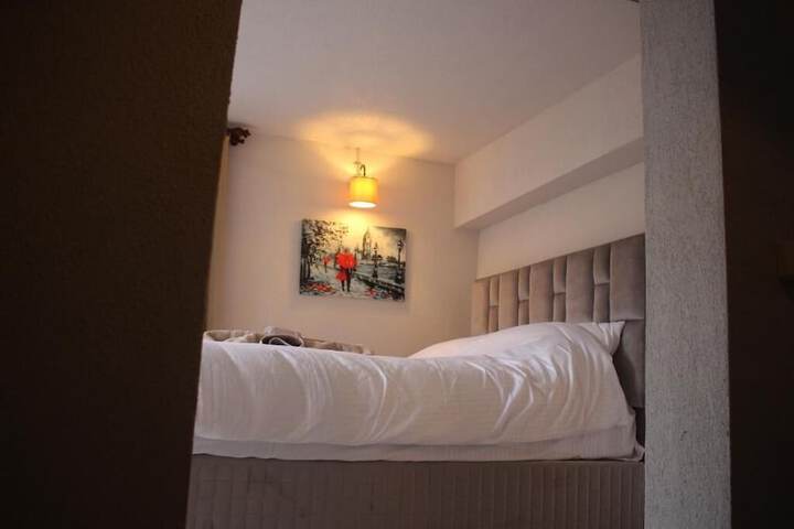 Room 9 of 20