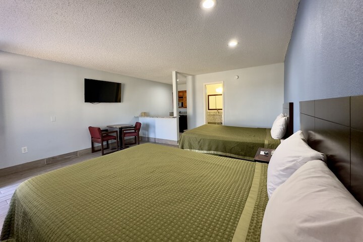 1 King Bed (1 of 12)