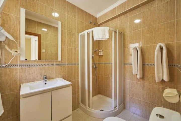 Room 35 of 114