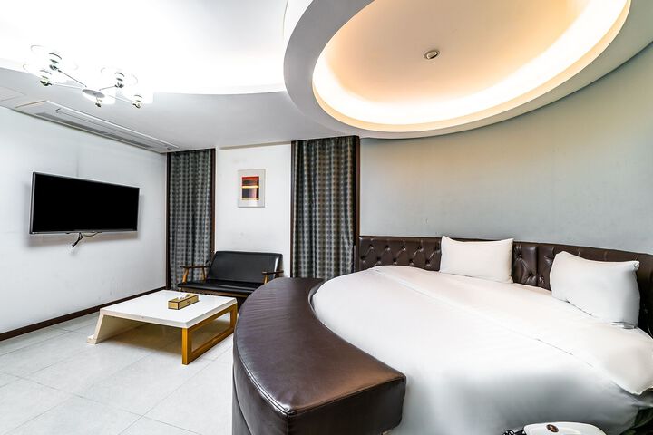 Room 73 of 176