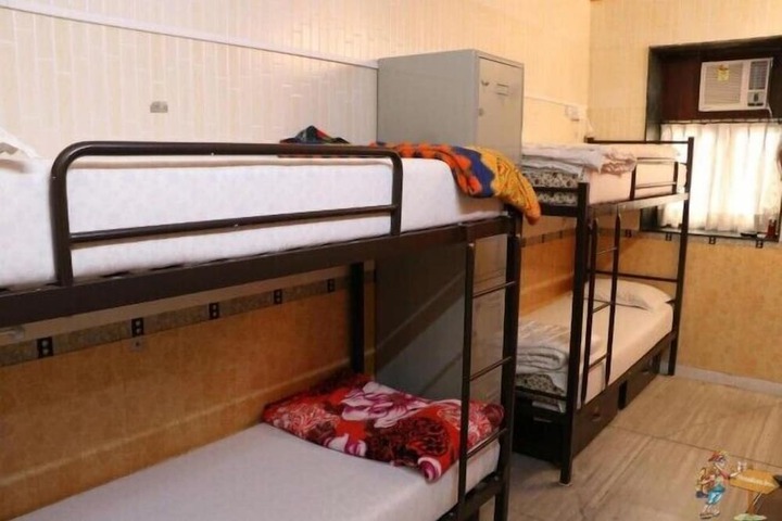 Room 6 of 45