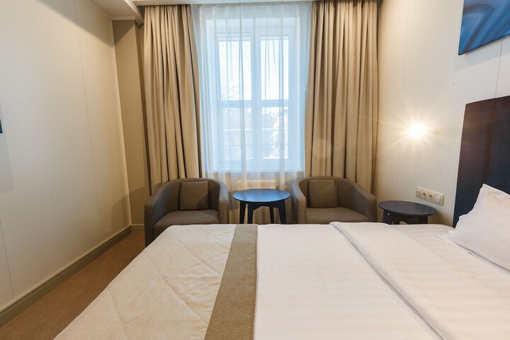 Room 28 of 96