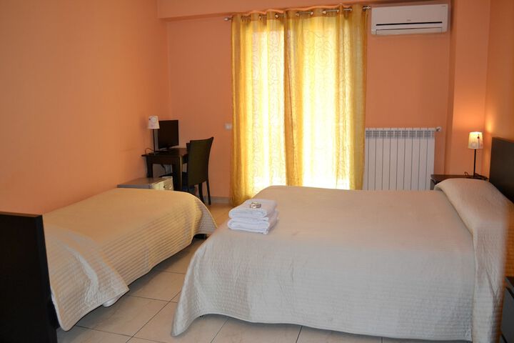 Room 3 of 25