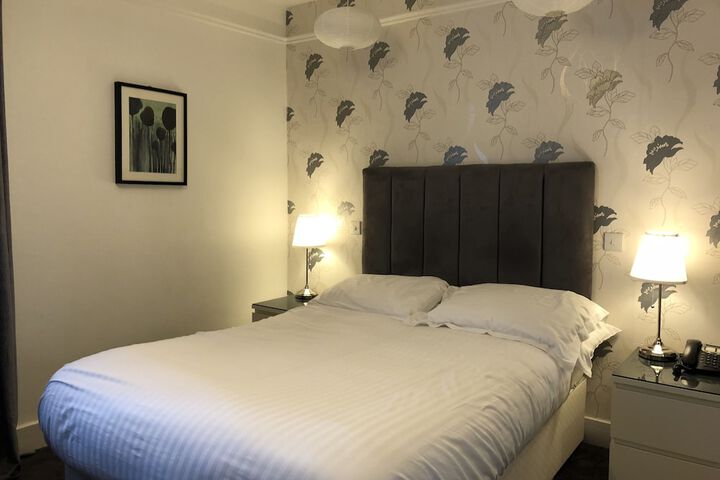 Room 11 of 30