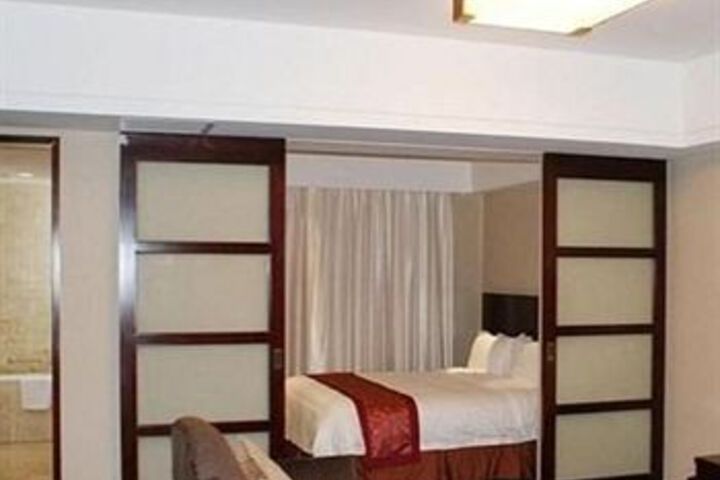 Room 9 of 43
