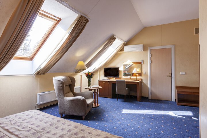 Room 33 of 122