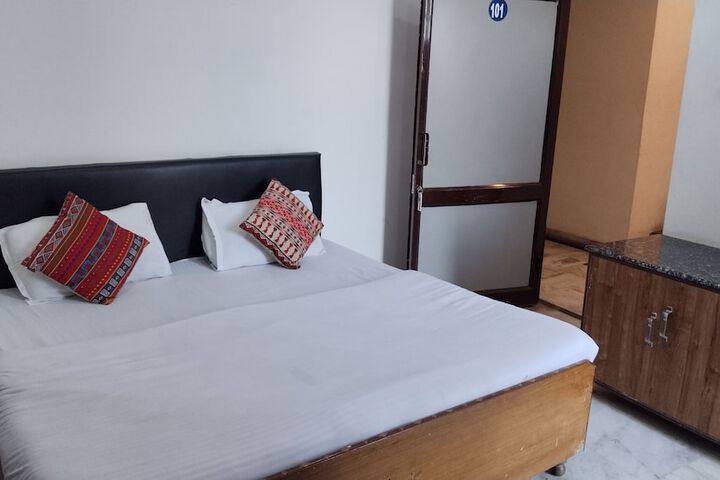 Room 25 of 32