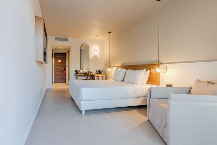 Room 3 of 160
