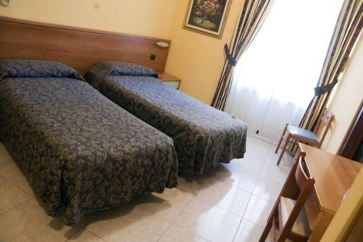 Room 7 of 33