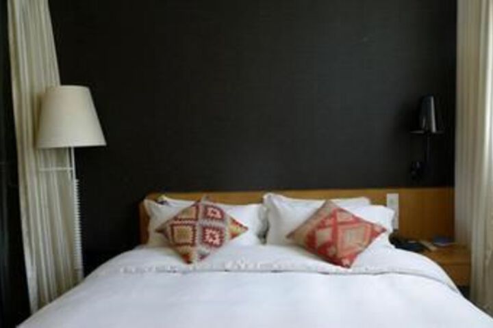 Room 8 of 19