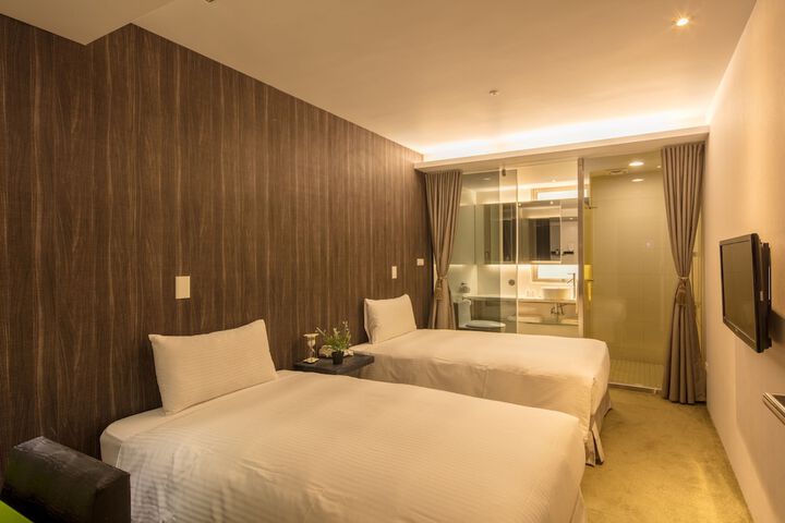 Room 32 of 79