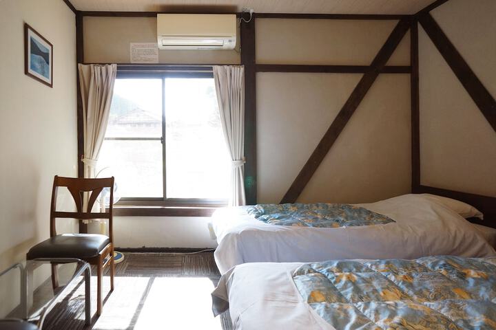 Room 14 of 42