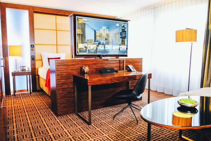 Room 52 of 173