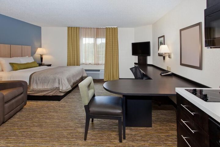 1 Queen Bed Studio Suite (8 of 11)